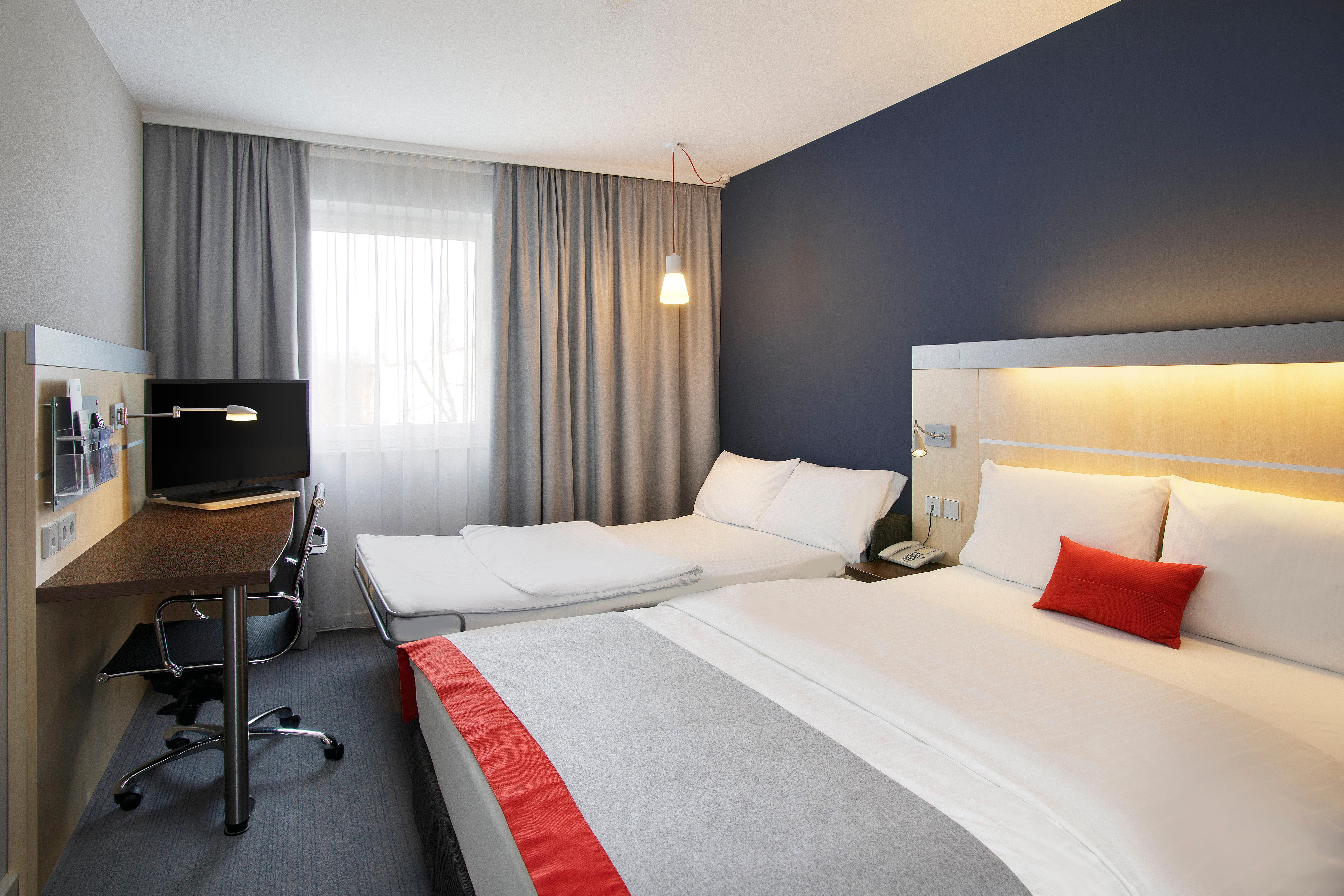 Hotel Express Frankfurt Messe By Ihg 3*