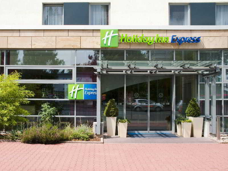 Hotel Express Frankfurt Messe By Ihg 3*