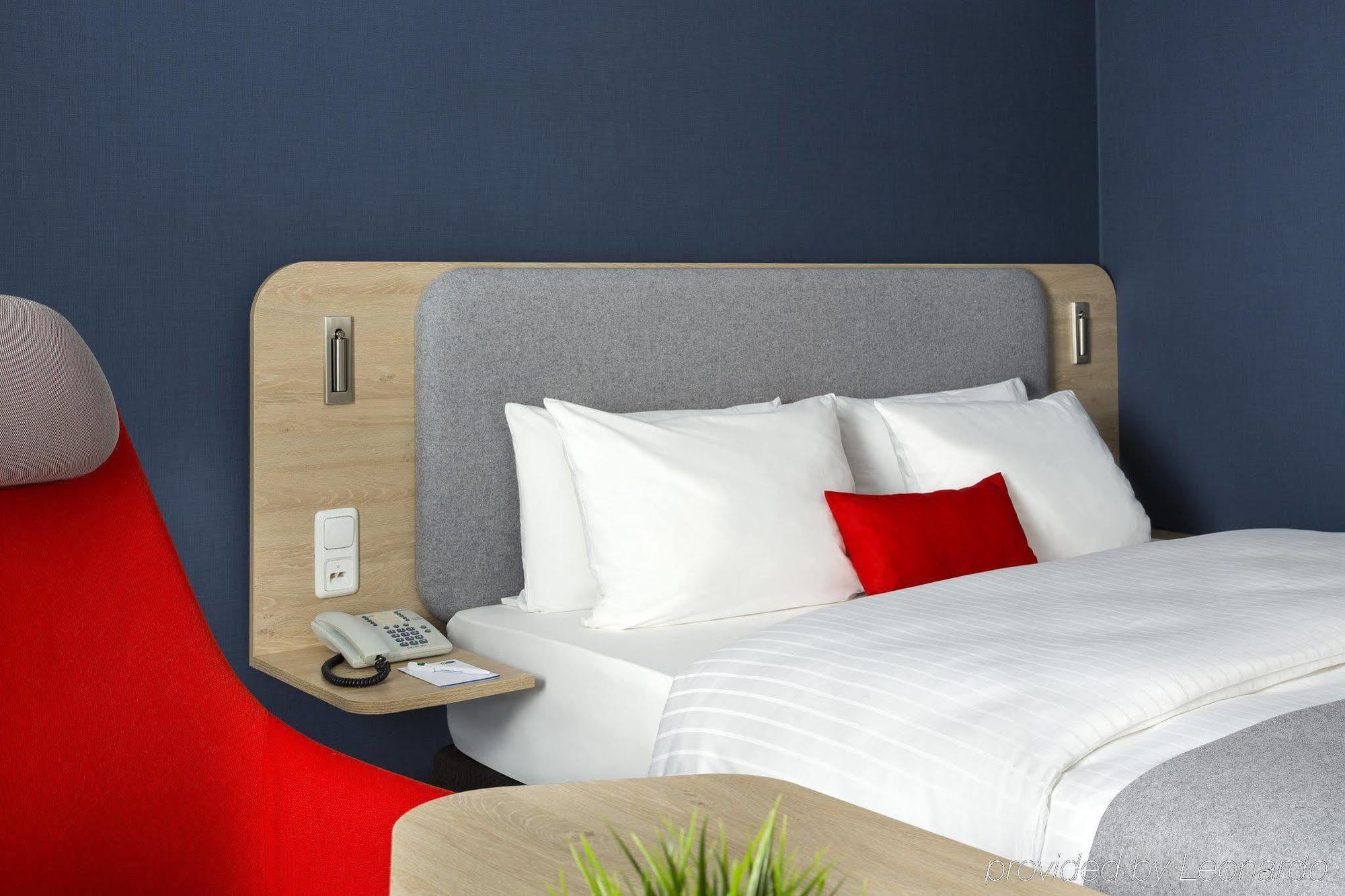Hotel Express Frankfurt Messe By Ihg 3*